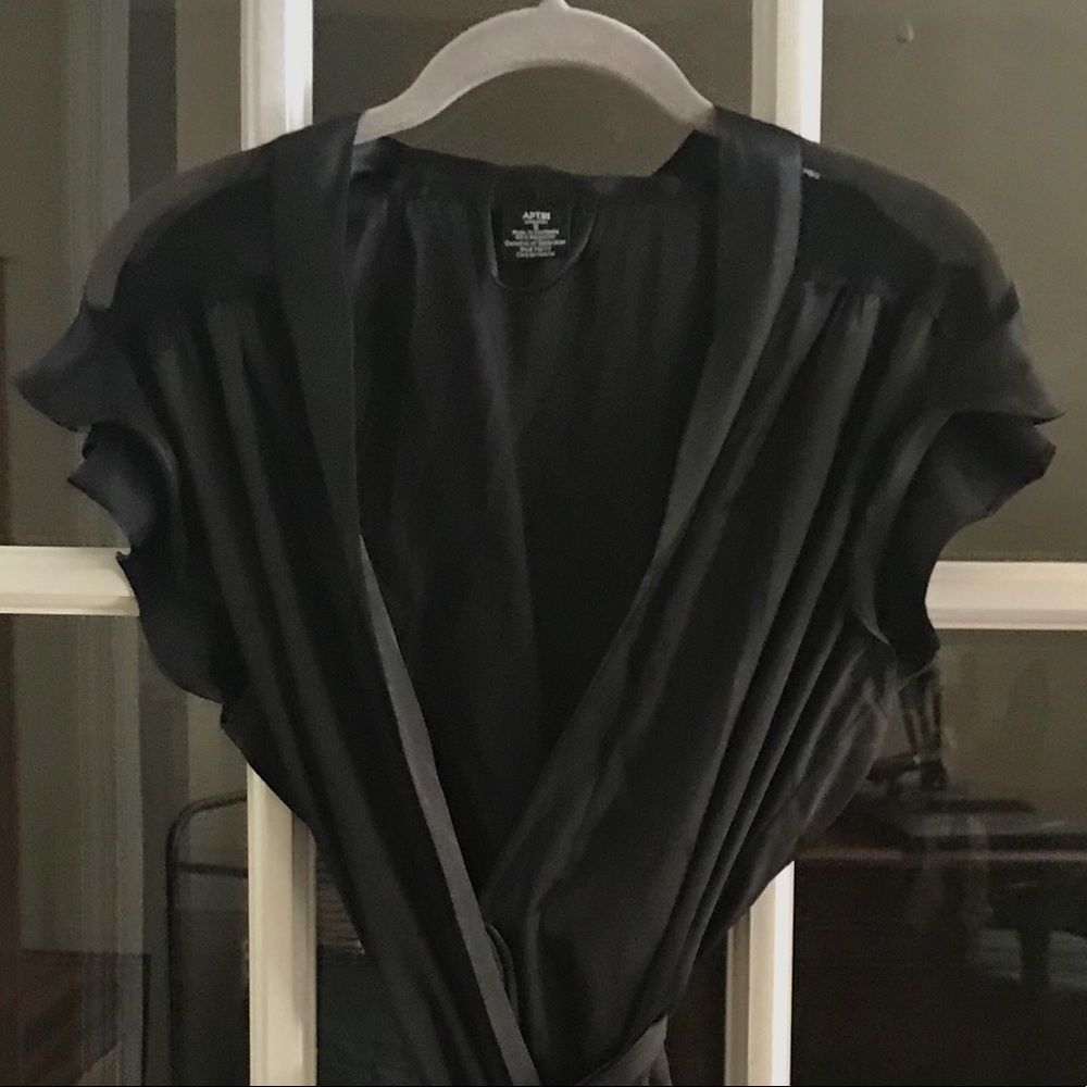 ⭐️ Black polyester robe